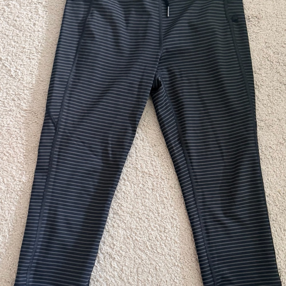 HALARA Black and Gray Striped Leggings